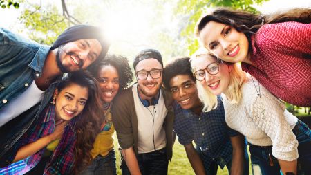 Bildung, Arbeit, Sprache - wann sind wir integriert? Vortrag und Diskussion am 26. Juni im Berufskolleg Schloß Neuhaus. (Foto: © istock.com/Rawpixel Ltd)